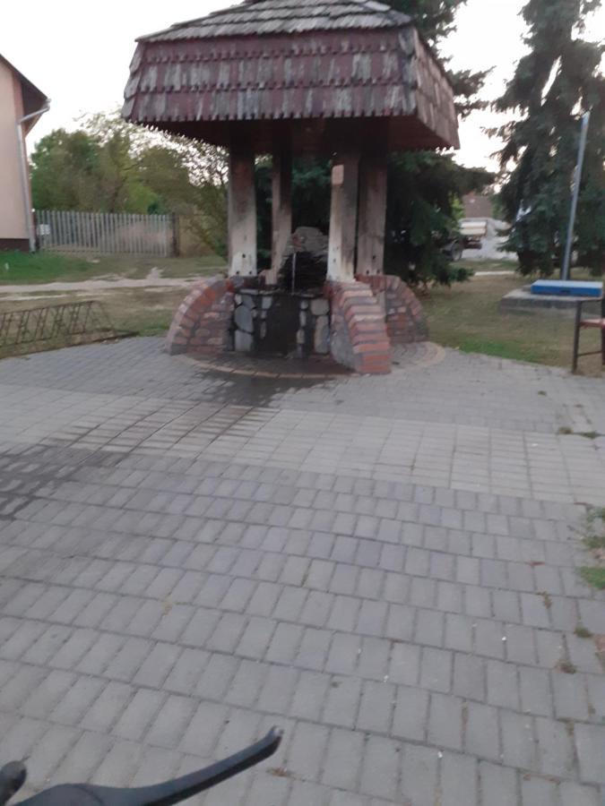 Tiszaug Borostyan Vendeghaz 아파트 외부 사진